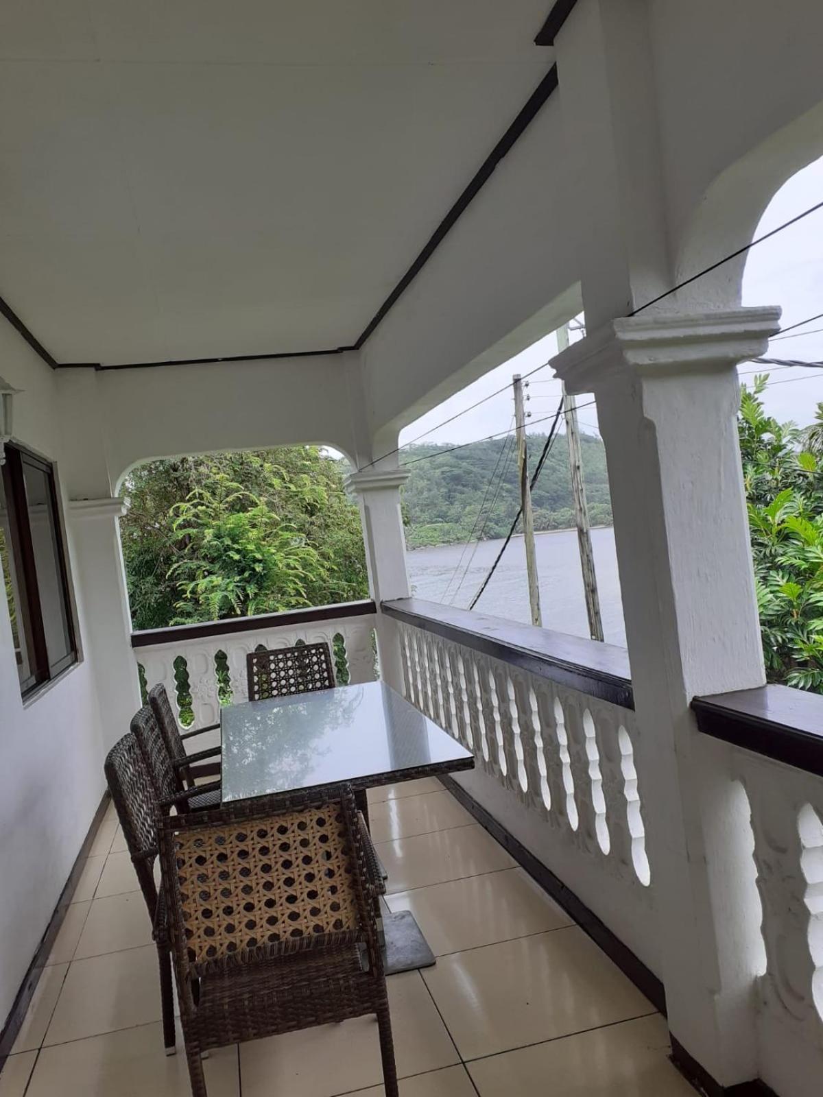 Gigi'S Self Catering Apartment Port Glaud Exterior photo